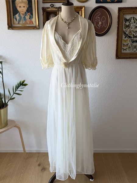 Val Mode Cream Nylon Maxi Peignoir Set Size M-Excellent Cond*No US Shipping*