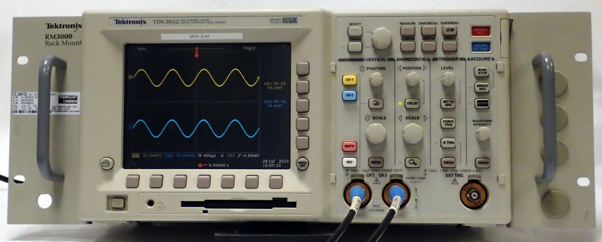 Tektronix TDS 3032 オシロスコープ TEKTRONIX TDS 3032B 2 CH OSCILLOSCOPE 300 MHz 2.5 GS/S w/3GV