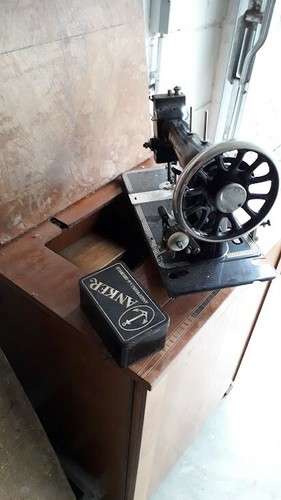 antike nähmaschine anker mit schrank für Bastler ohne Antriebsriemen - Bild 2 von 3