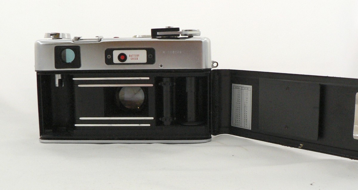 Yashica Electro GS 35mm Camera & Yashinon-DX 45mm F1.7 Lens *FILM