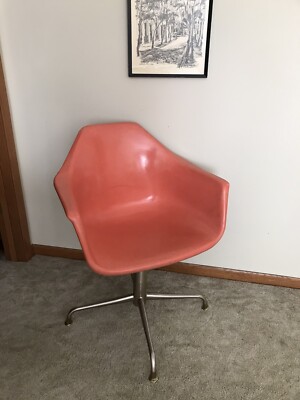 MID CENTURY MODERN HERMAN MILLER EAMES ERA STYLE SWIVEL BUCKET CHAIR FIBERGLASS 