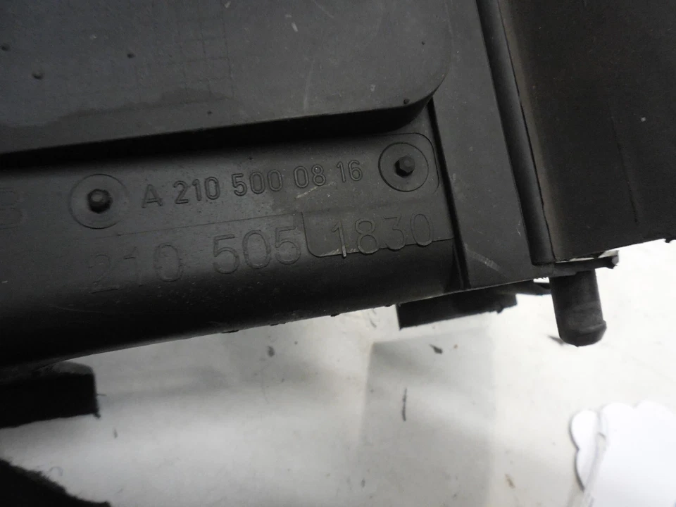 1996-1999 Mercedes-Benz E300 E320 E430 перегородка радиатор вентилятор плащ 2105051830 - Изображение 2 из 4