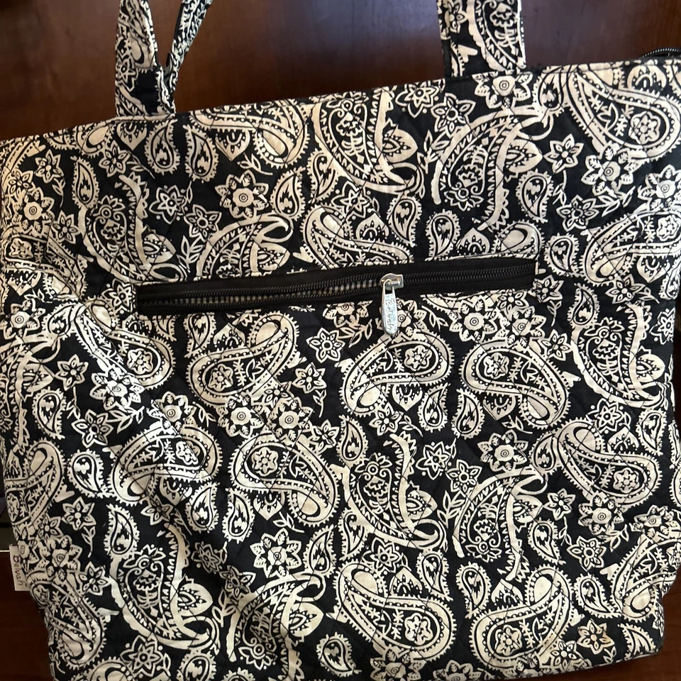 Belvah Quilted Tote Bag w/ Matching Makeup Bag Black & White - Image 4 of 4
