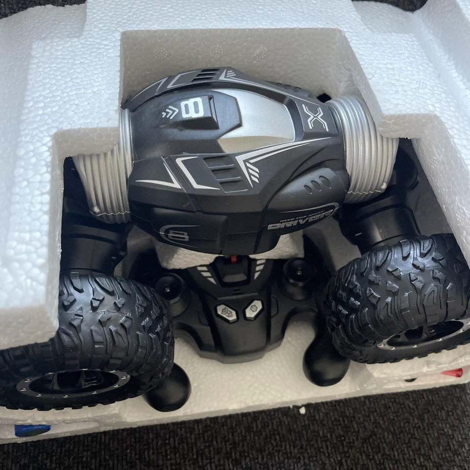 JJR/C TWIST Double Sided Climbing Transform Remote Control Black Truck age 14+ - Image 3 of 4