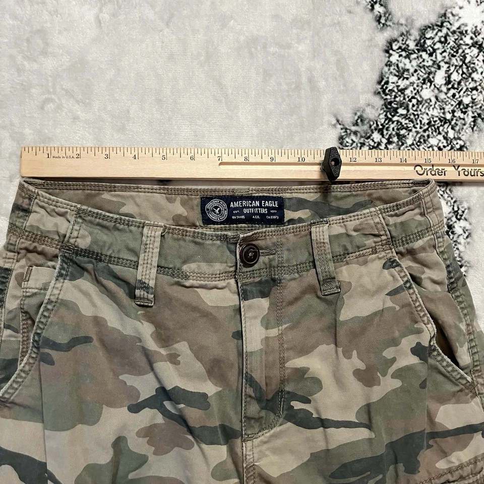 American Eagle Outfitters Y2K Cargo Shorts Mens Size 30 Camouflage Classic Fit - Image 2 of 4