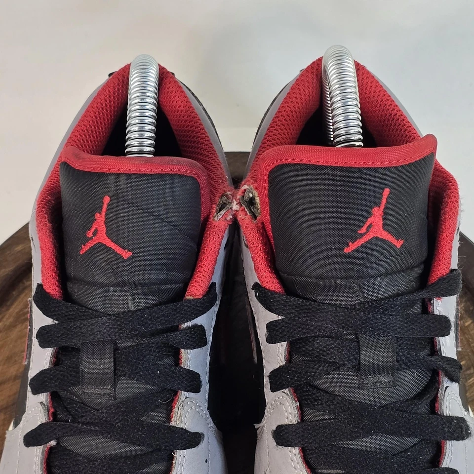 Air Jordan 1 Low OG Zapatos Juveniles Talla 4.5Y Negro Rojo Gris 553560-060 Zapatilla Nike Foto 4 de 4
