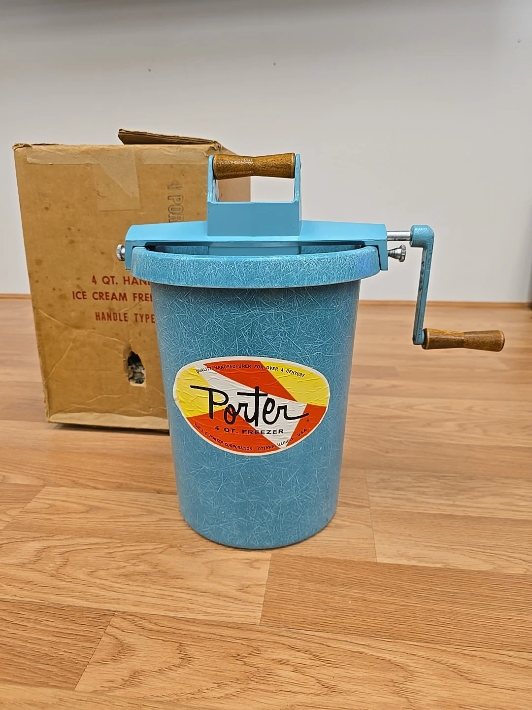 1960s Sears Porter 4 Qt Ice Cream Maker Freezer Wooden Handle Hand Crank w/ Box
Opens in a new windo