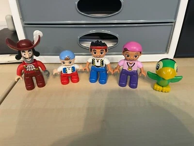 Lego Duplo Disney Figuren Set Jake, Captain Hook, Izzy, Cobby, Skully - Bild 1 von 3
