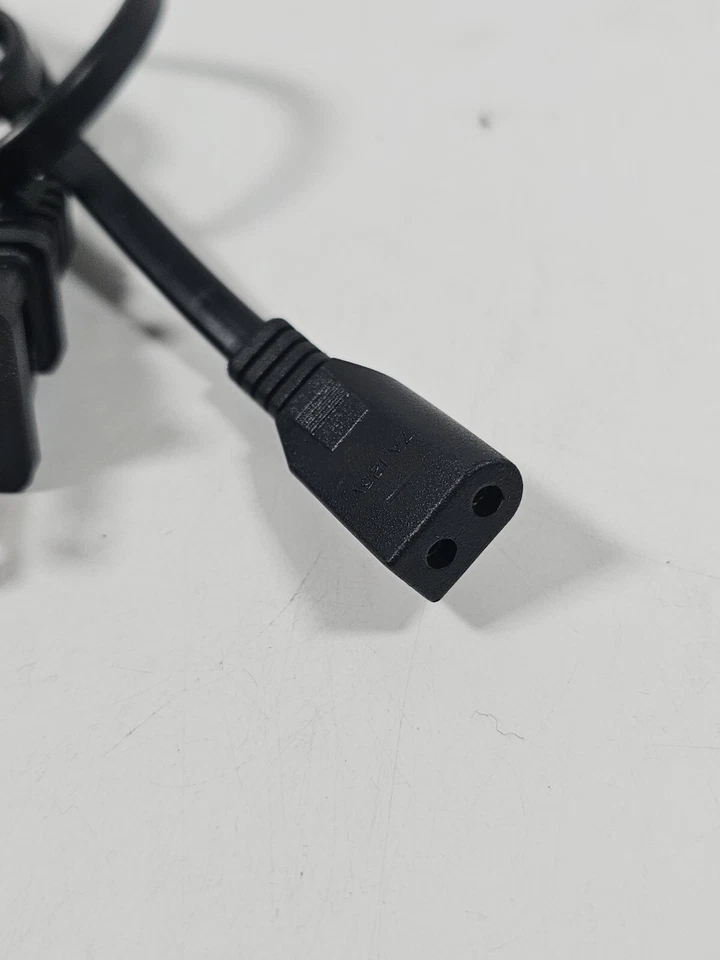 Cable de alimentación para tocadiscos estéreo Bluetooth Insignia NS-BTST21 Foto 2 de 4