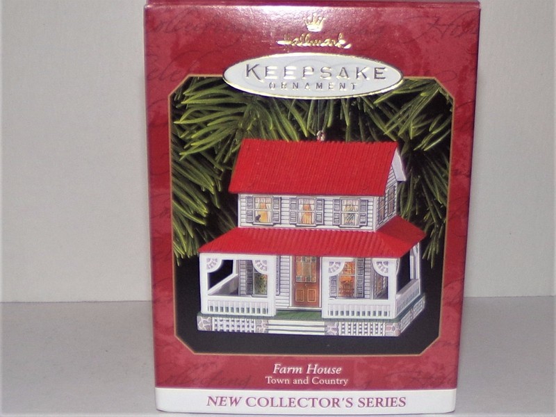 HALLMARK KEEPSAKE ORNAMENT "FARM HOUSE TOWN & COUNTRY" SWEET HOLIDAY TREASURE!