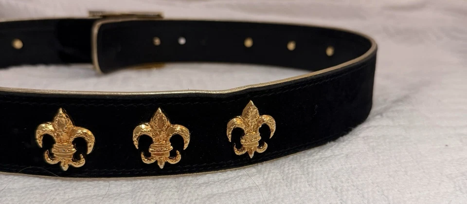 RARO ESCADA 80’S 90’S CINTURÓN GAMUZA NEGRO DORADO FLOR DE LIS EMBLEMA TALLA 40 Foto 4 de 4