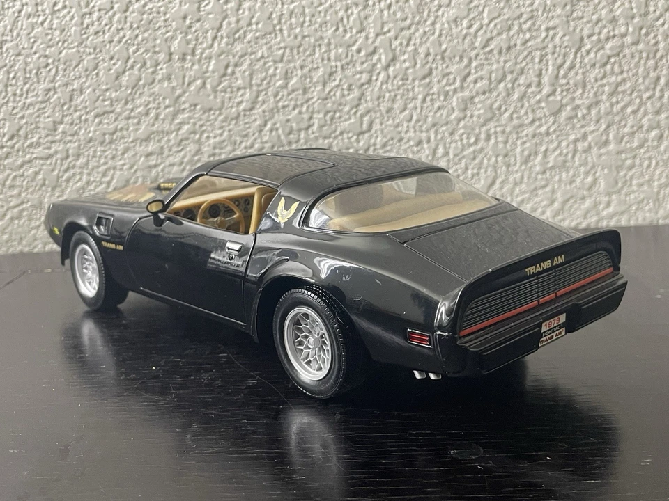 Road Signature 1:18 Scale Diecast 1979 Pontiac Firebird Trans Am Black Model Car - Image 3 of 4