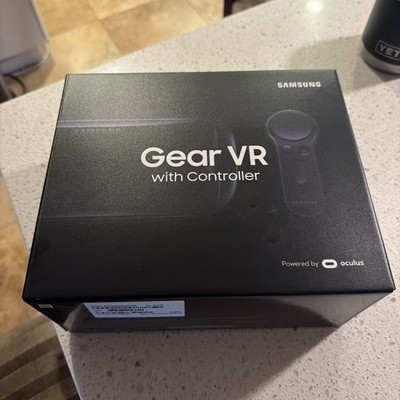 Samsung Gear VR with Controller Powered by Oculus SM-R324 New Open Box