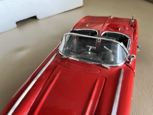 Danbury Mint 1962 Chevy Corvette Convertible 1:24 - w/Box, Title & Paperwork - Picture 11 of 12