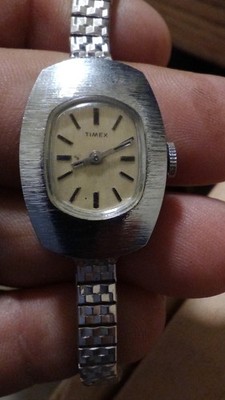Timex Analog Wristwatch Oval Silver Case Beige Dial Metal Bracelet Baton Indexes