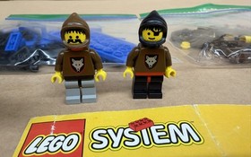 LEGO Castle 6038 Wolfpack Renegades 2 Minifigures 100 Pieces No Box Pre-Owned