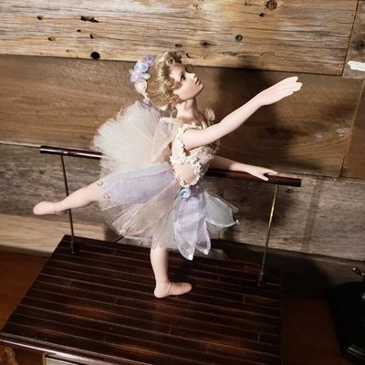LARISSA Ballerina Figurine & Stand The DRESS REHEARSAL by ASHTON DRAKE NIB