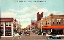 Middle Street Looking South, New Bern NC c1951 Vintage Postcard L67