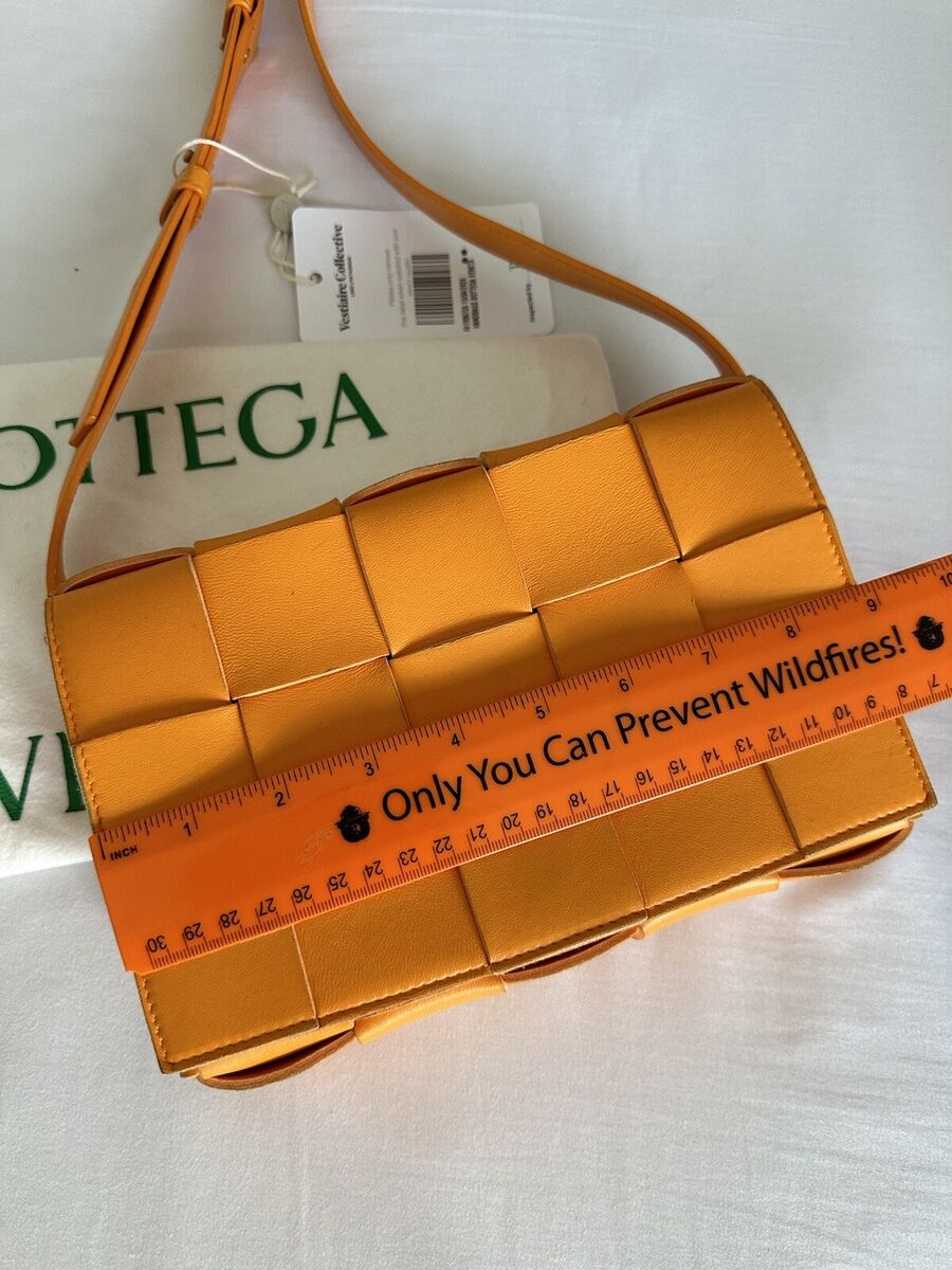BOTTEGA VENETA Classic INTRECCIATO Cassette Leather Shoulder BOTTEGA VENETA Classic INTRECCIATO Cassette Leather Shoulder