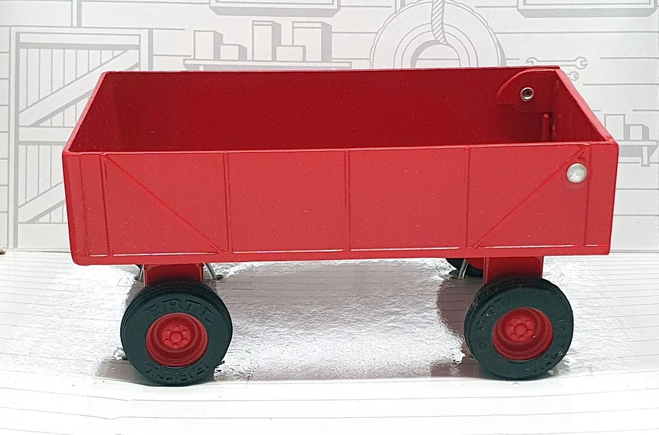 Ertl 1/32 Scale Diecast 1639 - Barge Wagon - Red - Image 3 of 4