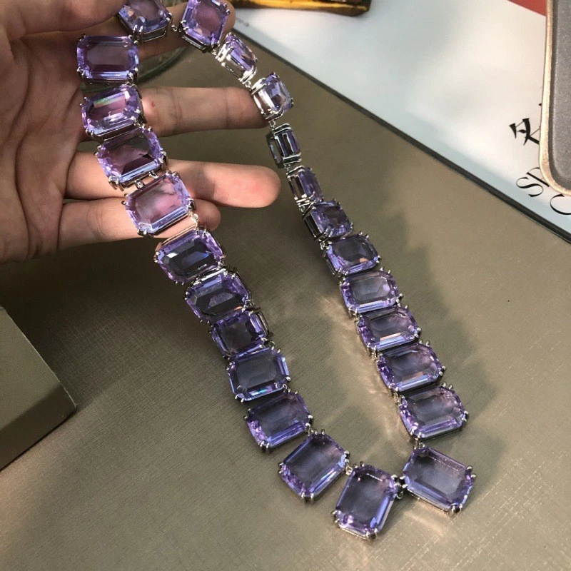 Collar Swarovski Amatista Milenia con Diamantes Cuadrados y Forma de Caramelo Foto 3 de 4