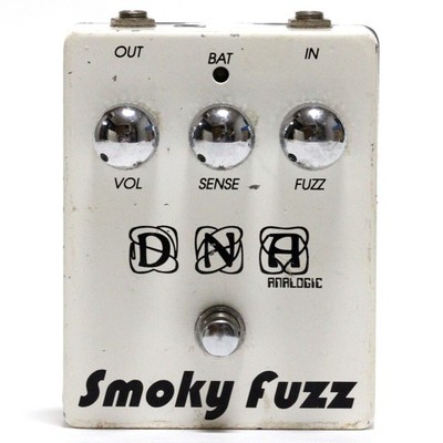 DNA ANALOGIC Smokey Fuzz Effektpedal - Fußschalter innen leicht falsch ausger...