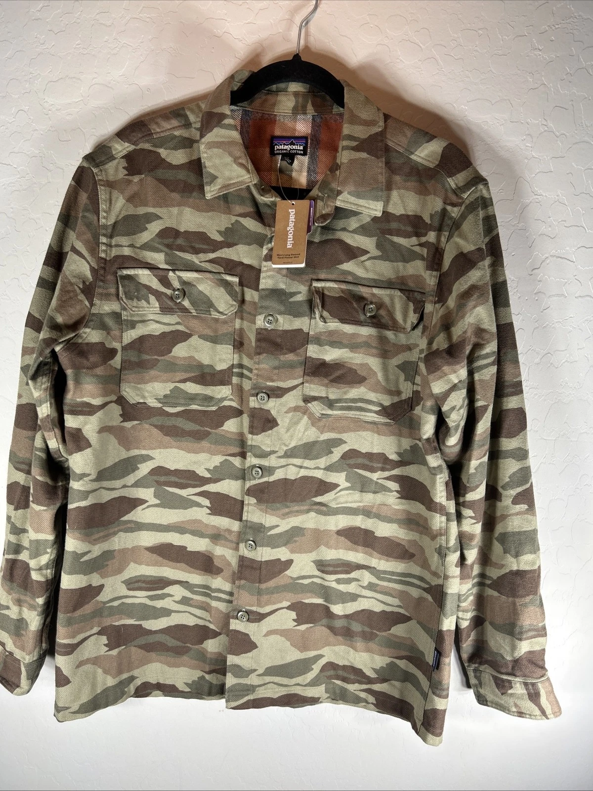 Patagonia Men's Fjord Flannel Size M Button Up Long Sleeve Shirt New Camo
Opens in a new window or t