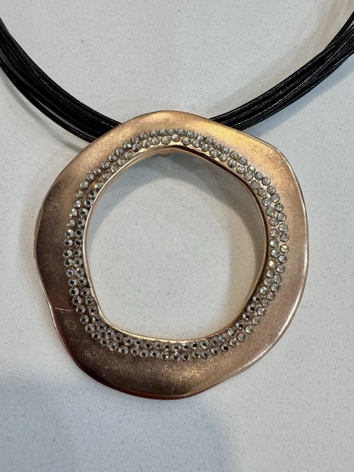 Impresionante collar de cristal marca Yael. Foto 4 de 4