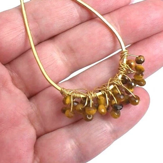 Pendientes lágrima piedra ojo de tigre chapados en oro Foto 2 de 4