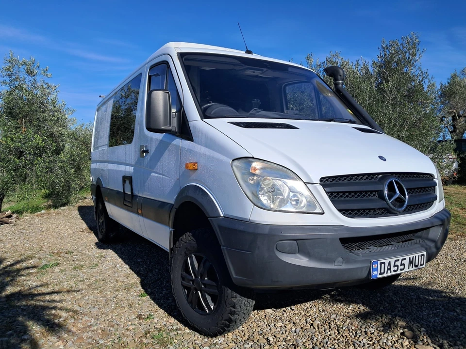 Sprinter 4x4 Camper - Image 2 of 4