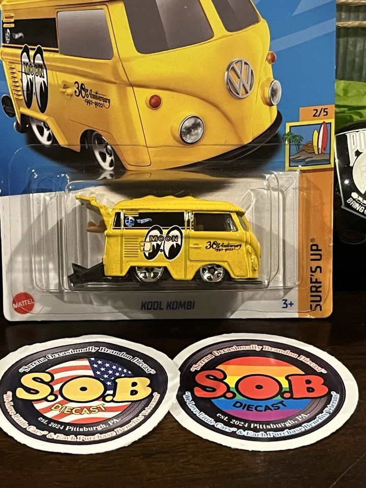 Autobús VW Hot Wheels Kool Kombi Volkswagen Van Mooneyes 1:64 amarillo sellado casi nuevo estado Foto 2 de 4