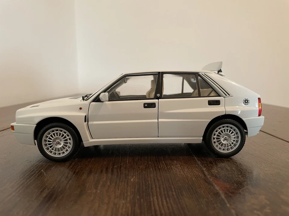 LANCIA DELTA HF Integrale Evo II Bianco del 1992 - 1/18 Kyosho art. 08343W - Immagine 2 di 4