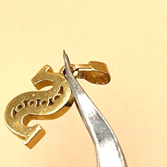 Colgante pequeño de oro amarillo 14k JTC 969 diamante natural 0,12 quilates letra S en forma de Foto 2 de 4