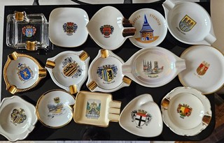 Sammlung Konvolut 15 kleine Aschenbecher