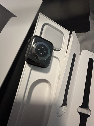 Apple Watch Series 6 Wifi/ Lte 44mm Space Gray Aluminum with Black Sport BandSML - Photo 10 sur 14