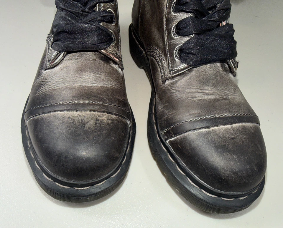 Botas Dr Doc Martens Triumph 1914 Gris Cuero Floral Plegables Para Mujer EE. UU. 9 Foto 2 de 4