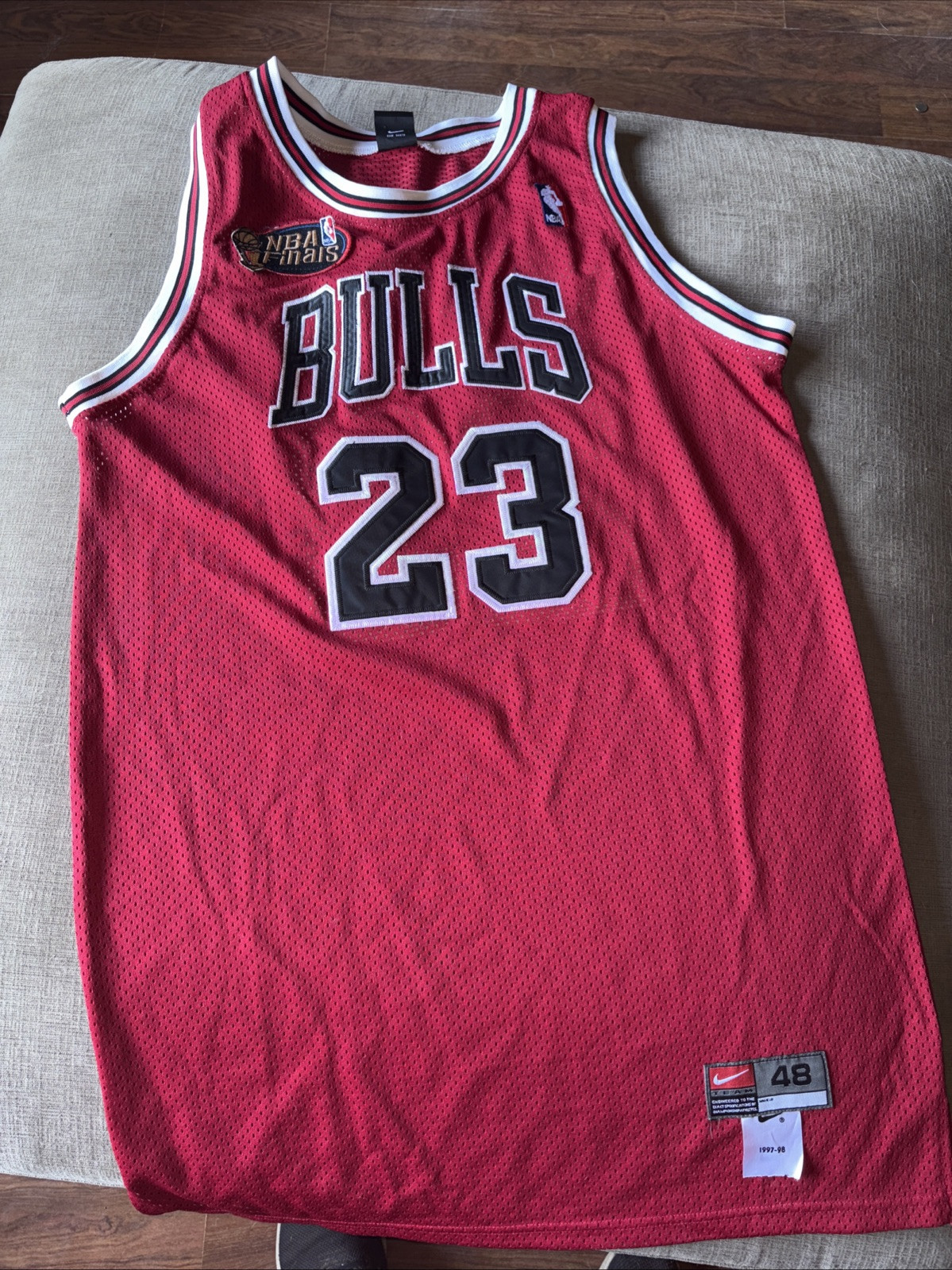 Nike Chicago Bulls Michael Jordan #23 Jersey Mens 48 Red NBA