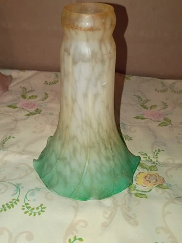 Tiffany Style Pond Lily Tulip Ruffled Sea Foam & Cream Lamp Shade One
