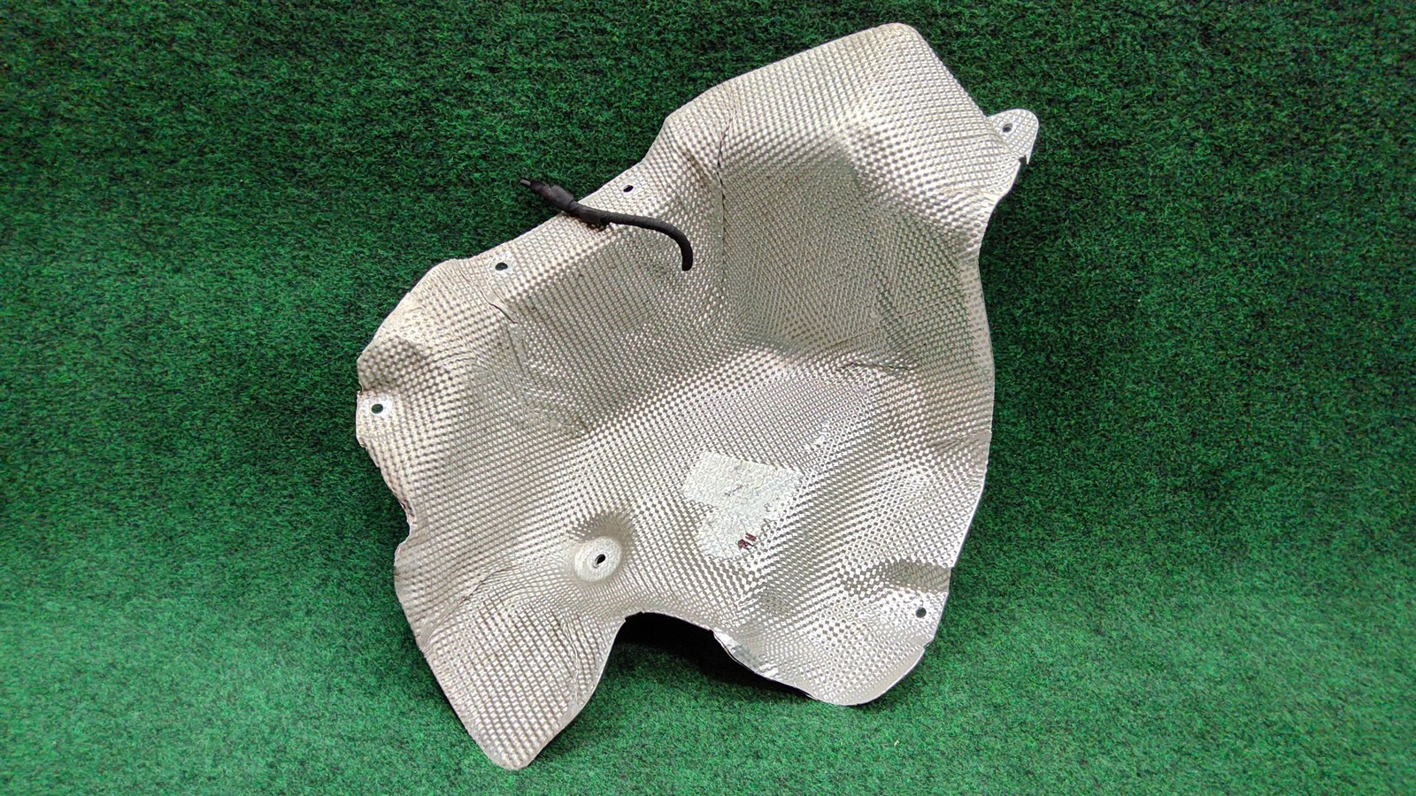 2019-2026 Bmw 330ix Right Rear Silencer Heat Insulation Oem 51487341010