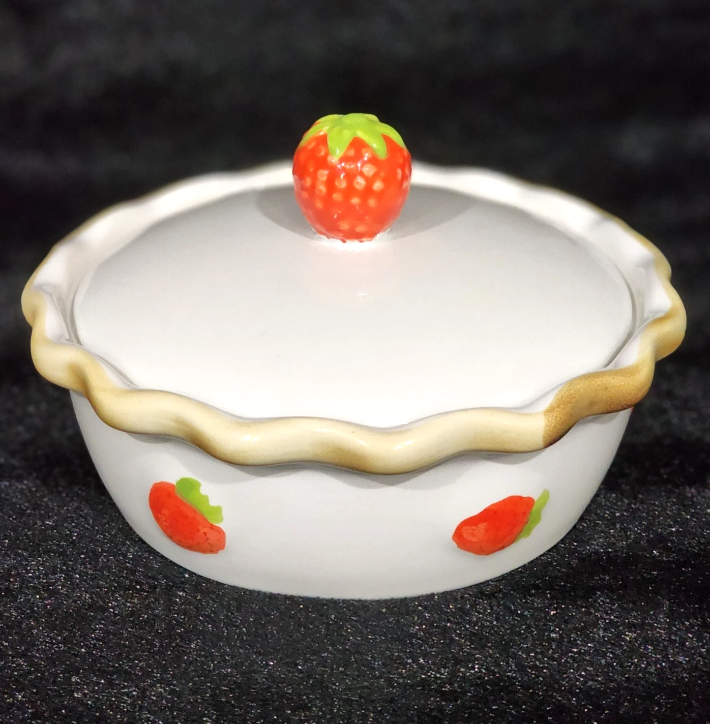 Strawberry Mini Pie Casserole Dish Cocotte 6" Ceramic Bakeware Candy Pot Figural