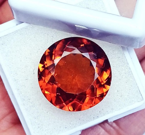 Granato Almandino Rosso scuro naturale da 3.63 ct, Taglio ovale, VS