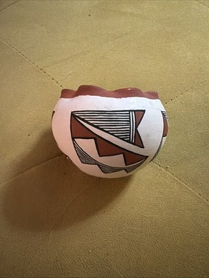 Native American Acoma Hand Coiled Fine Line Pottery Signed LaDonna Victoriano NM