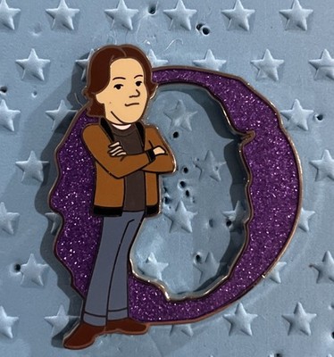 Disney Mystery Pin Purple Hocus Pocus Mystery Box - Max Dennison, Letter O