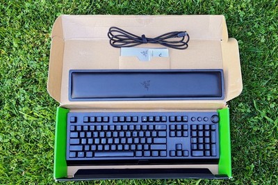 Razer BlackWidow V3 Pro Wireless Mechanical Gaming Keyboard - Yellow Switches