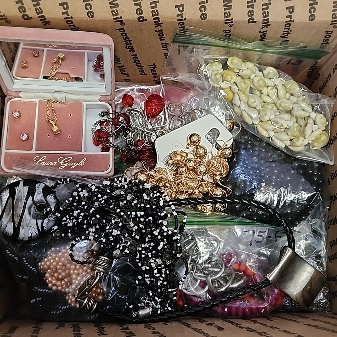 Jewelry Lot Mostly Modern Necklaces Wearable Scrap Harvest Repurpose Craft 7 lbs