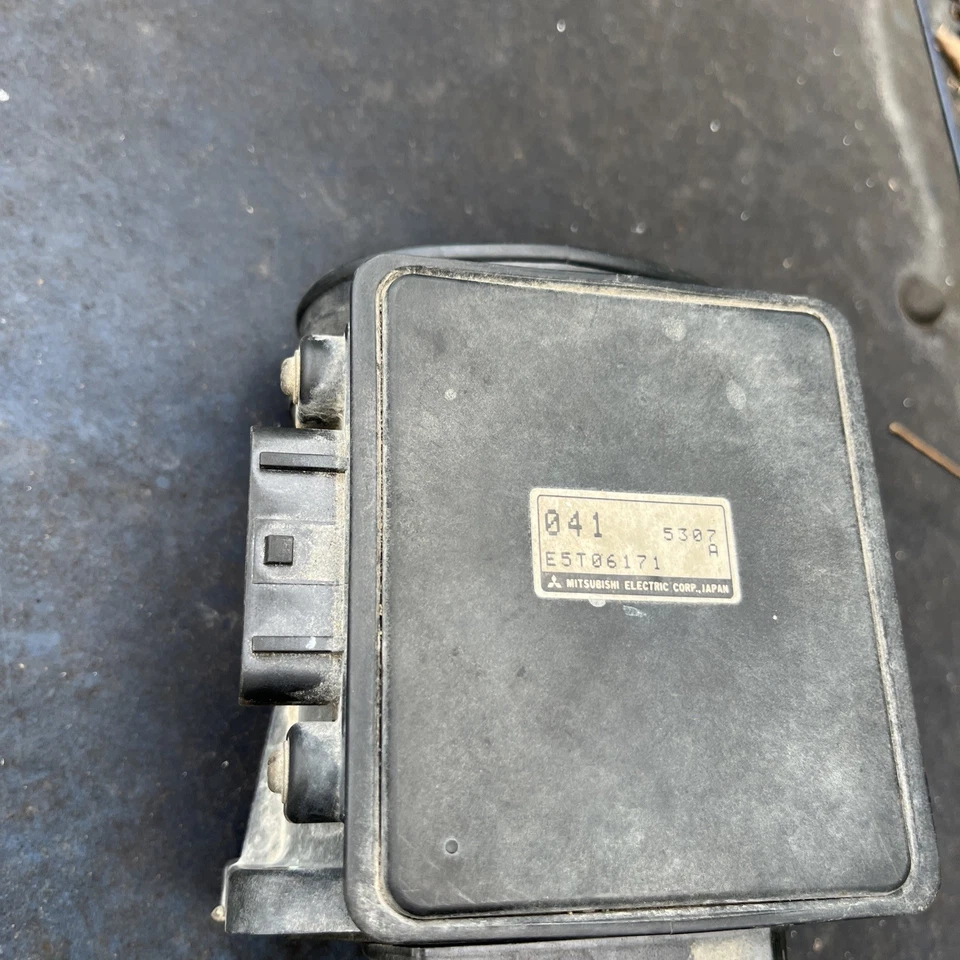 1995-96 Mighty Max Dodge Ram 50 2.4L MAF medidor sensor de fluxo de ar MD313041 E5T06171 - Imagem 2 de 4