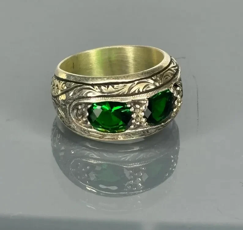 Handmade Sterling Silver Men's Ring: Emerald Green Stone, Vintage Inlaid Design - Image 3 of 4