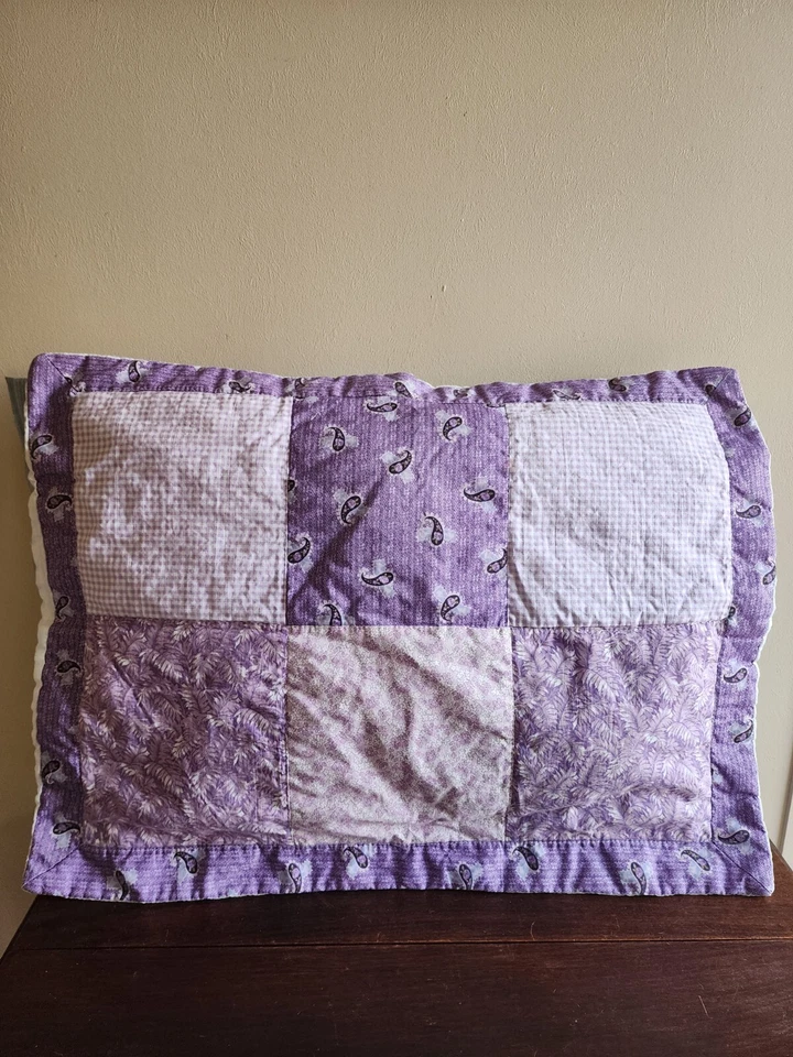 Juego de 3 fundas de almohada estándar American Hometex acolchadas cachemira púrpura en mal estado Foto 2 de 4