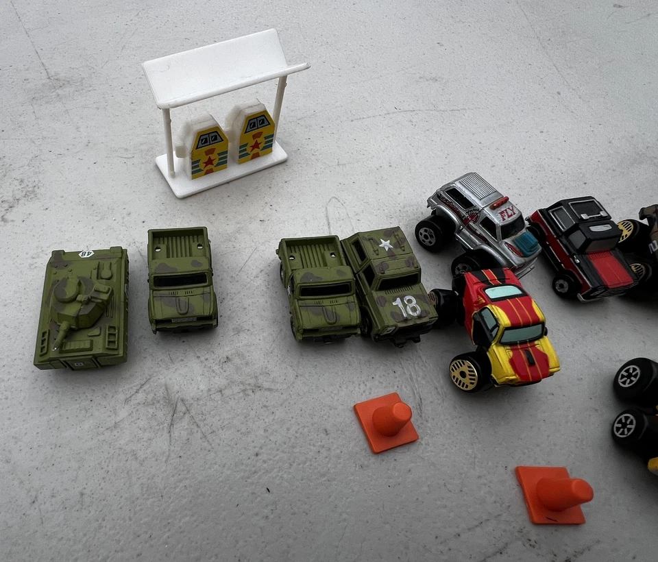 Vintage Lot of 14 Military Tank Trucks Micro Machines Monster Trucks Diecast Toy - Image 3 of 4