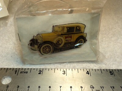 Vintage old car yellow enamel lapel pin BOICE-PENNINGTON racing, bootlegger 